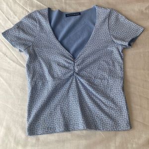 brandy melville gina floral top in light blue daisies
